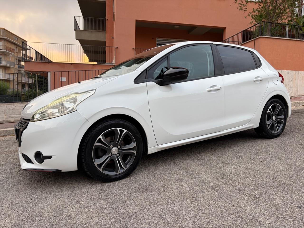 Peugeot 208 1.4 HDi 68 CV strafull
