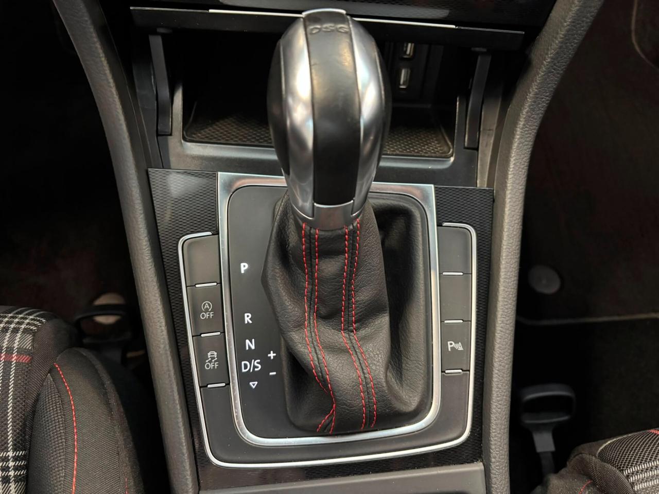 Volkswagen Golf GTI Performance 2.0 TSI 230 CV DSG 5p.