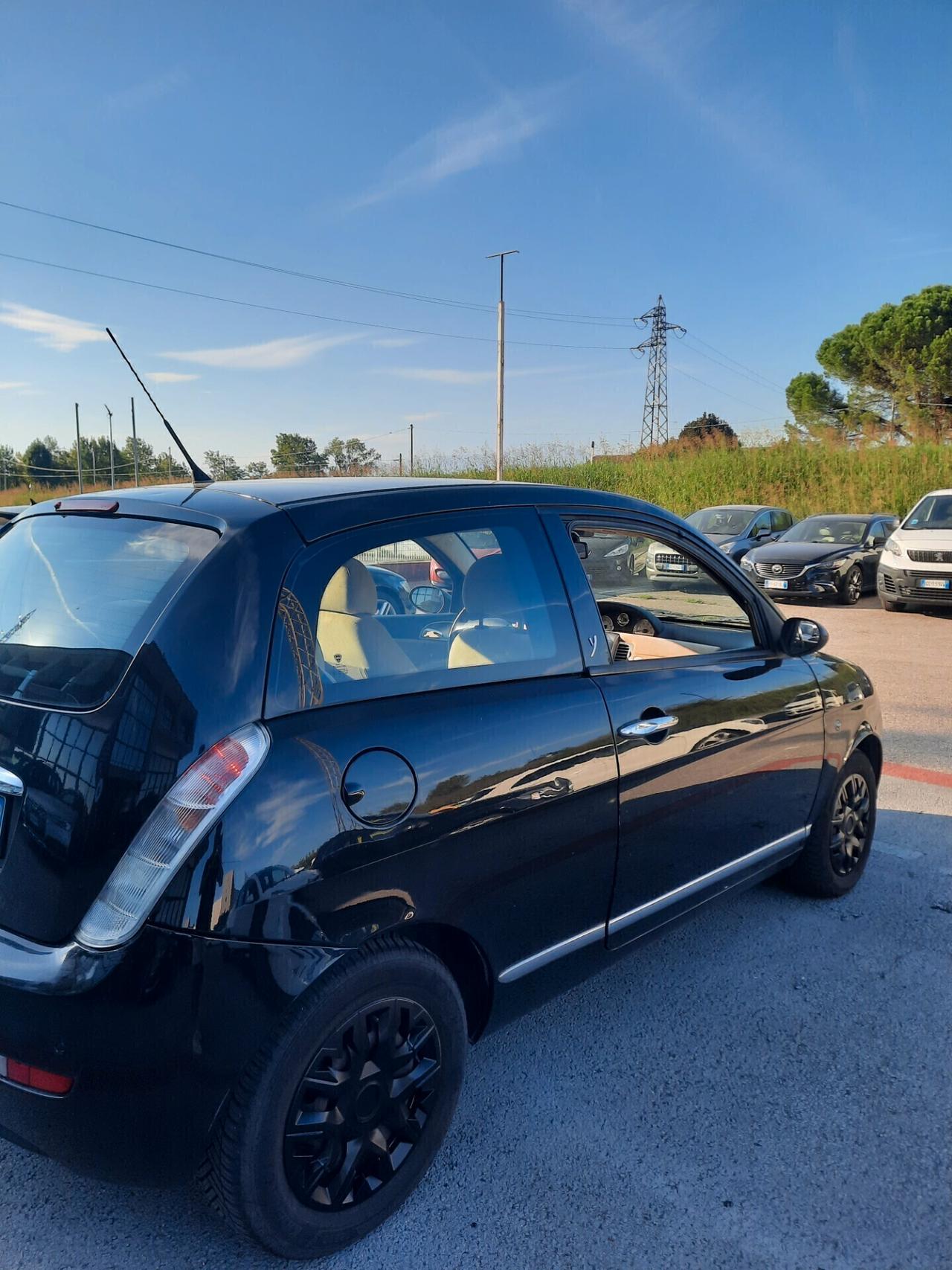 Lancia Ypsilon 1.2 Platino OK NEOPATENTATI