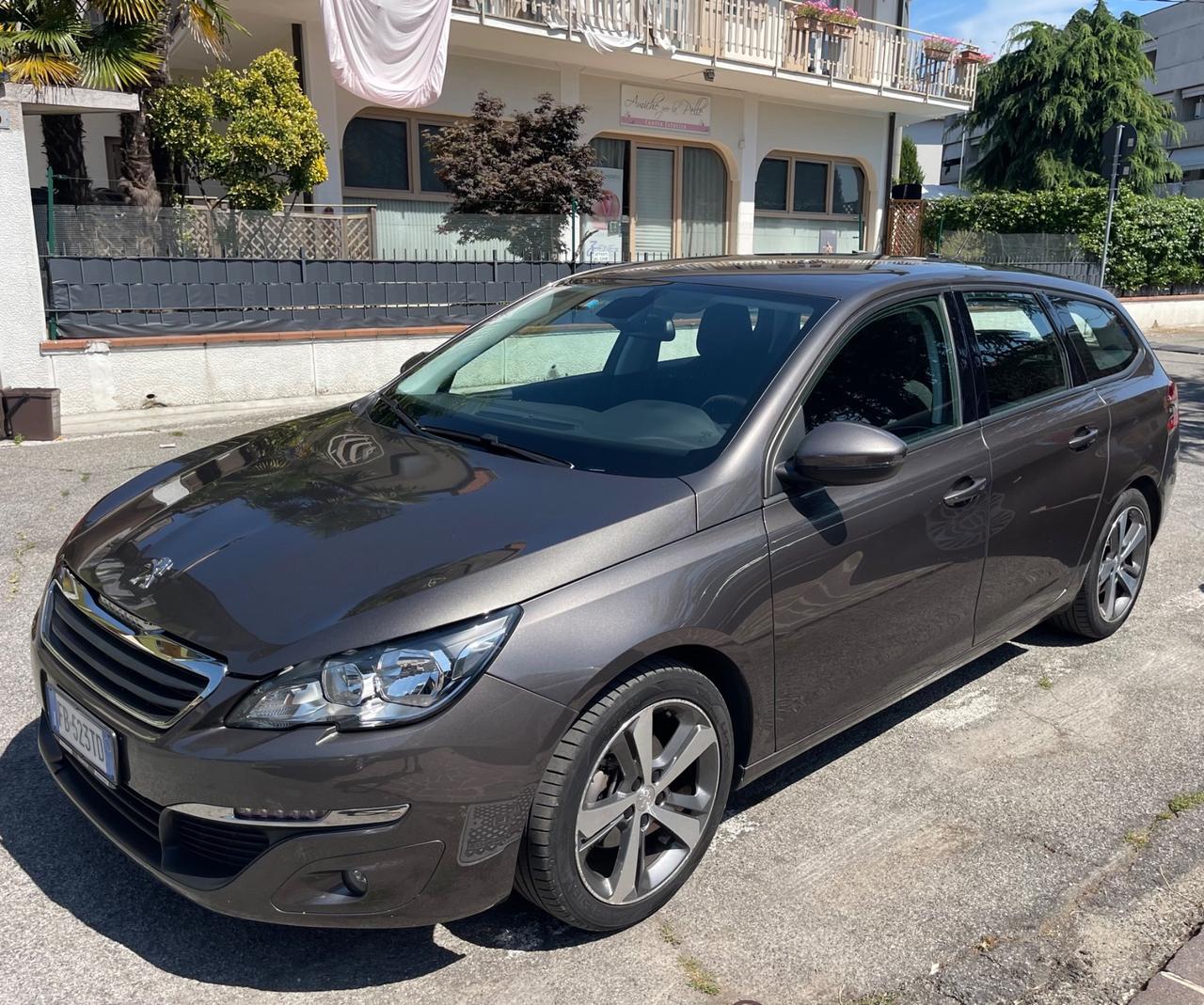 Peugeot 308 PureTech Turbo 130 S&S SW Allure