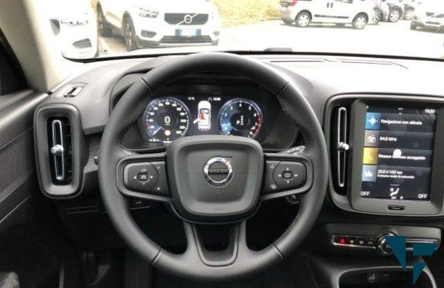 VOLVO XC40 T2 Geartronic Momentum Core