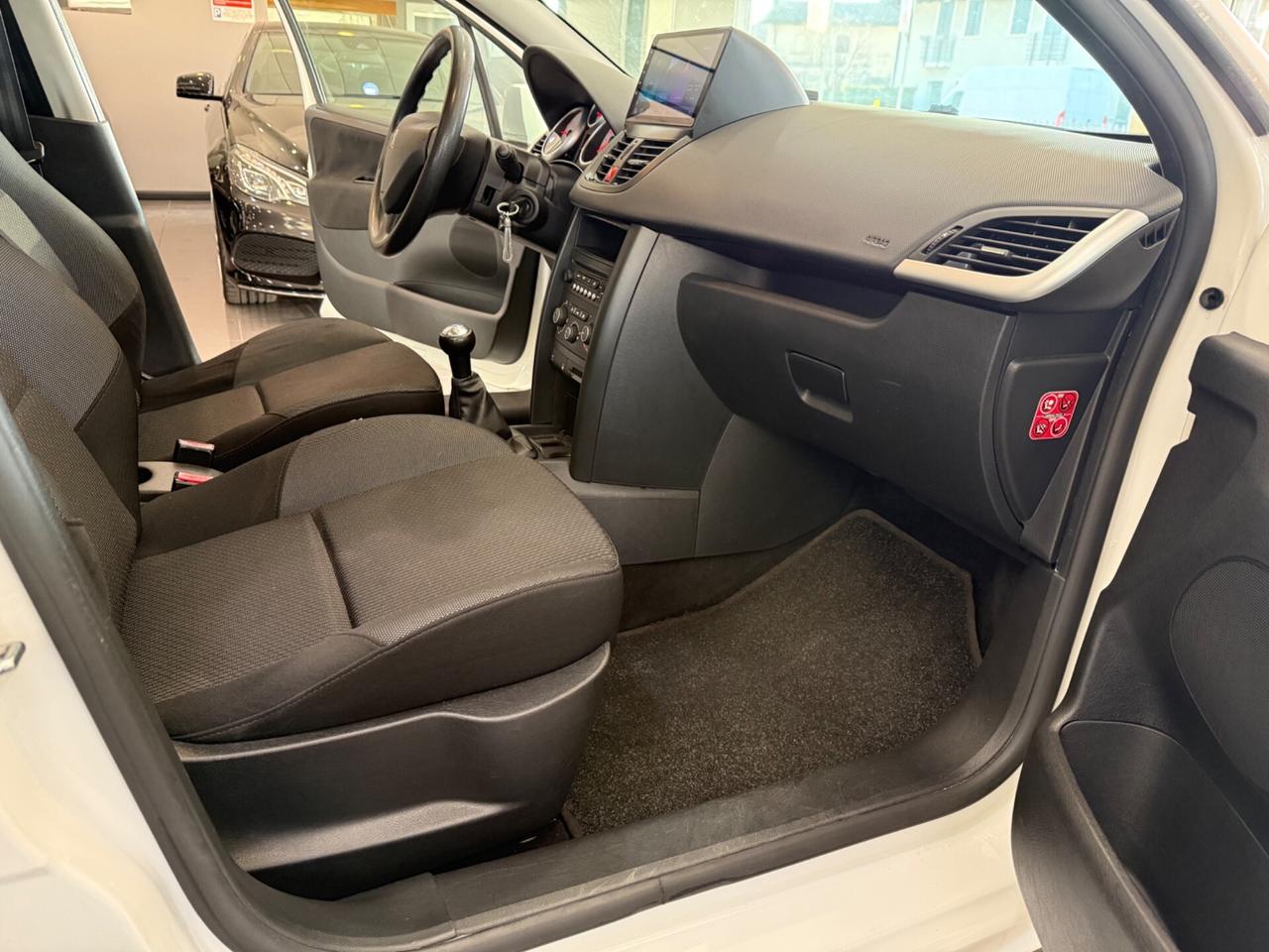 Peugeot 207 5p 1.4 73.000 KM!