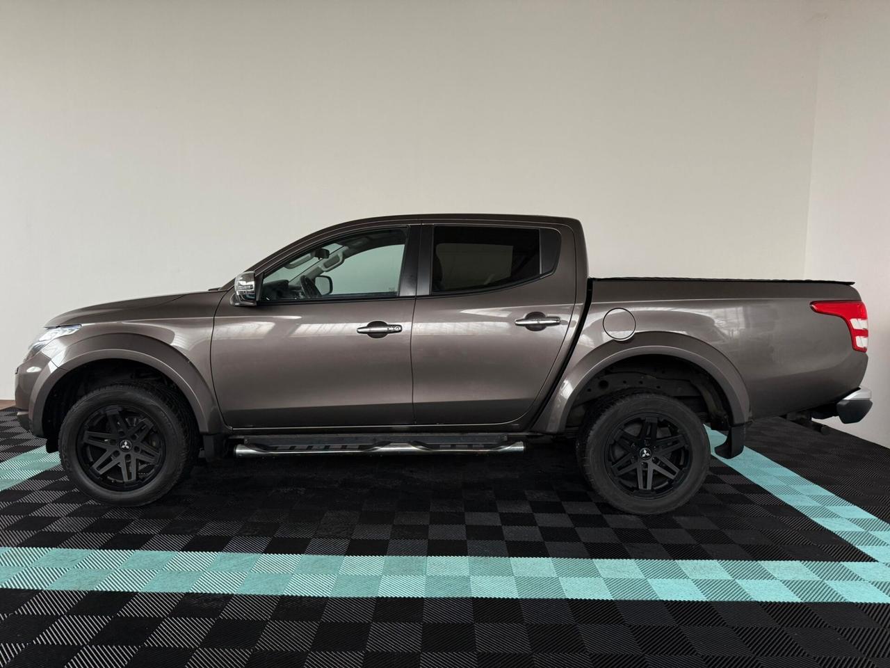 Mitsubishi L200 2.4 DI-D/181CV Double Cab Intense Autom.