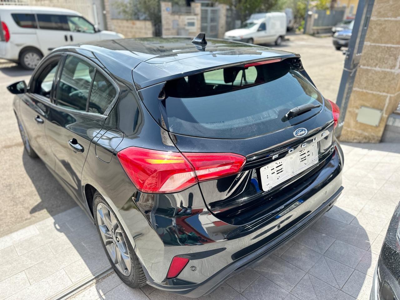 Ford Focus 1.5 120 CV ST-Line-2021 LED/18"/NAVI
