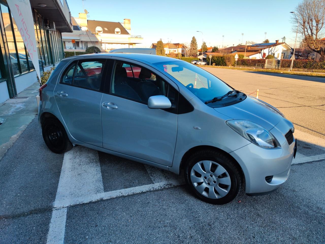 Toyota Yaris 1.0 5 porte Navi adatta per neopatentati