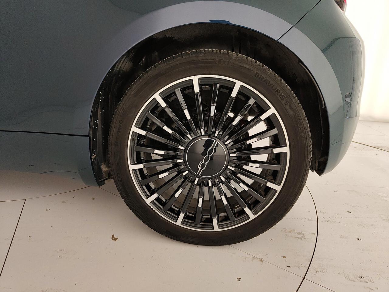 Fiat 500e Berlina 42 kWh La Prima