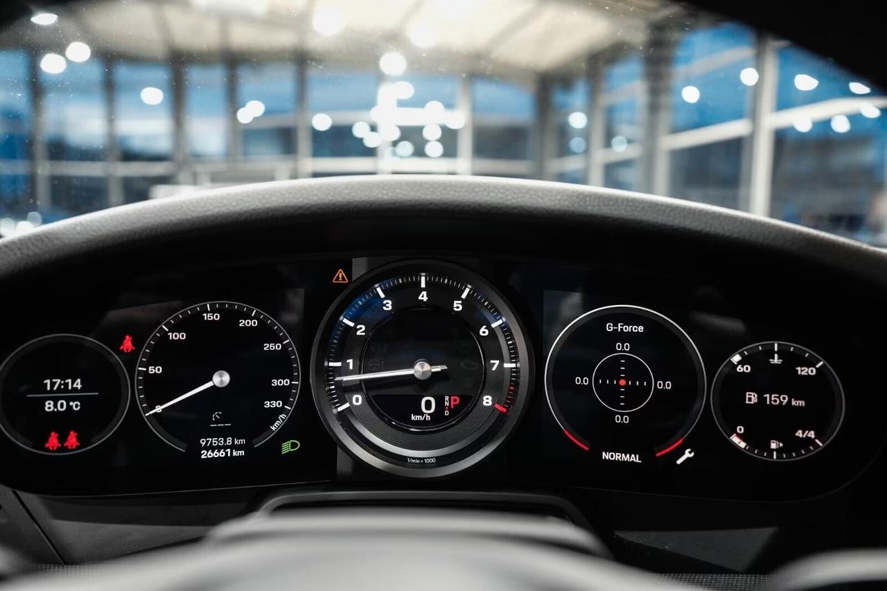 Porsche 992, 911 Coupe 3.0 Carrera auto, sedili sportivi