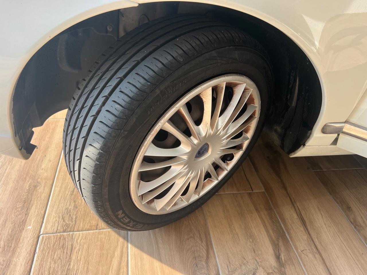 Lancia Ypsilon 1.3 MJT 75 CV Unyca