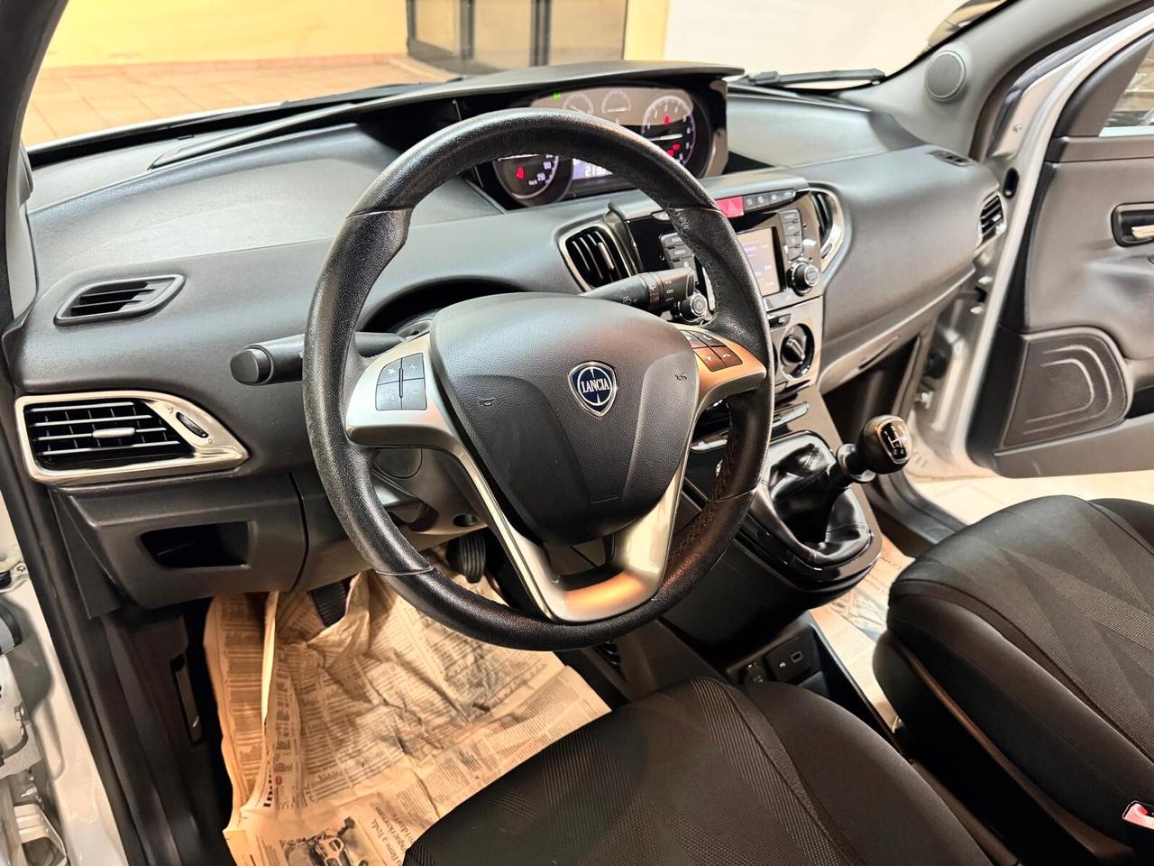 Ypsilon 1.2 69 CV 5 porte S&S Gold AZIENDALE