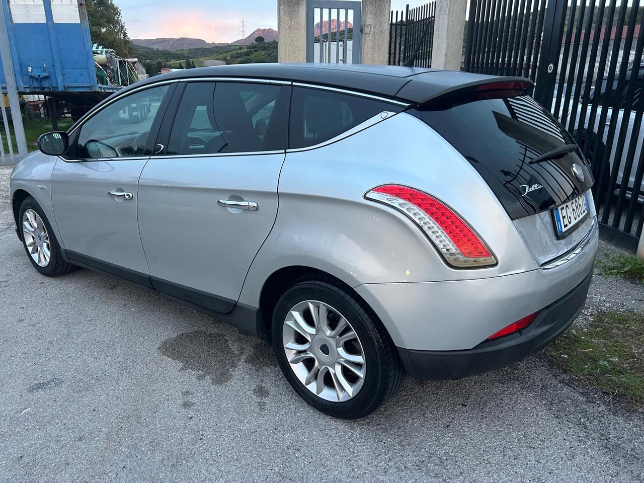 Lancia Delta 1.6 MJT DPF 105 CV Silver