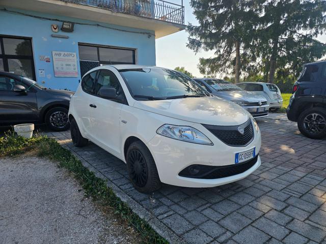 LANCIA Ypsilon 1.0 FireFly 5 porte S&S Hybrid Ecochic Silver