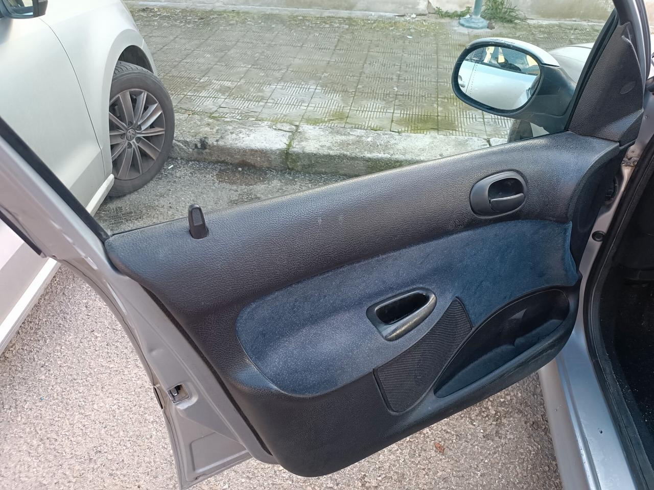 Peugeot 206 1.1 5p. XR