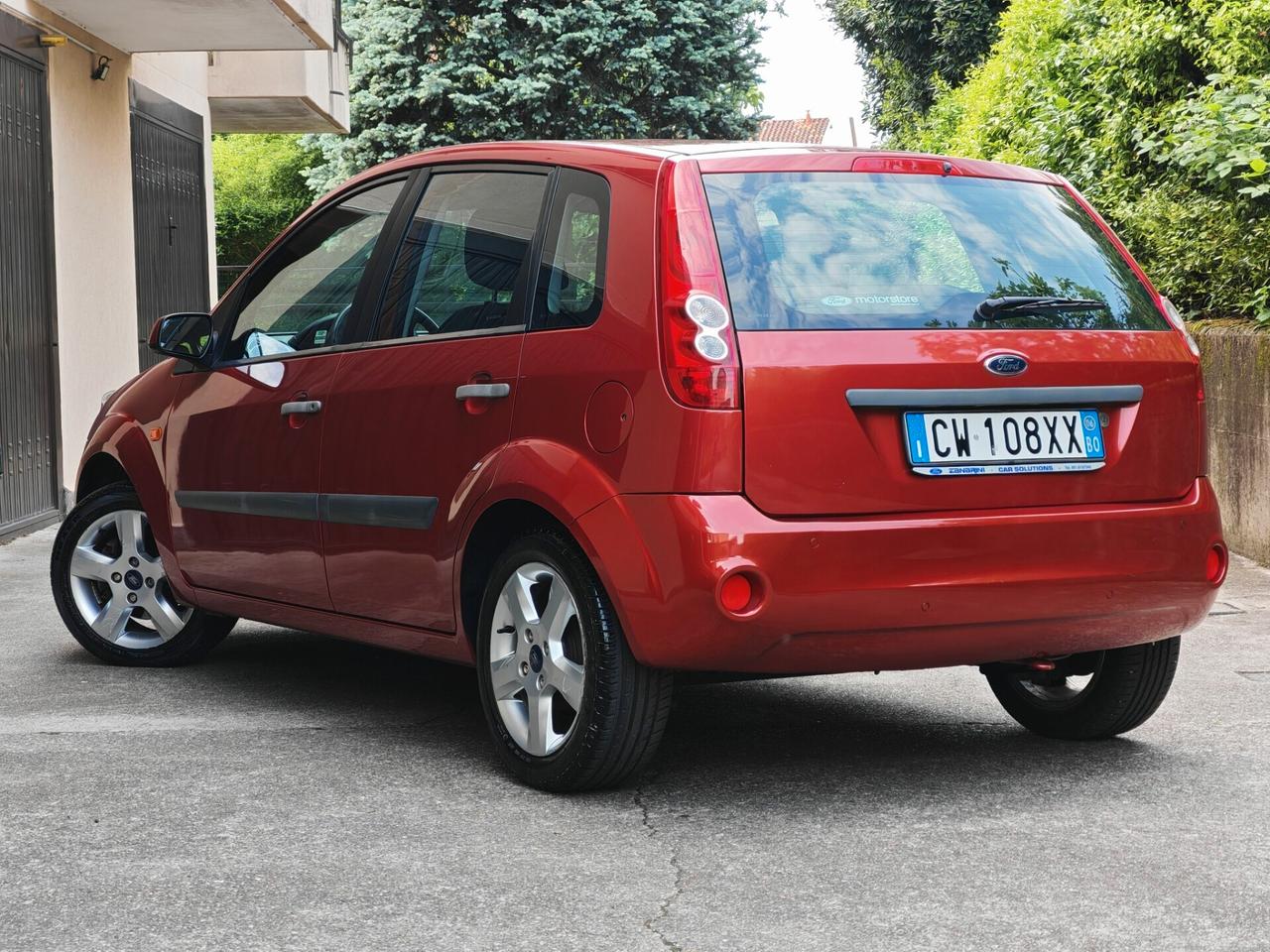 Ford Fiesta 1.2 BENZINA 75cv / 37.000km / Unipro