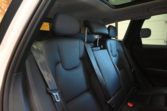 VOLVO XC60 2.0 B4 INSCRIPTION AWD AUTO TETTO 20"CAM STRAFULL!