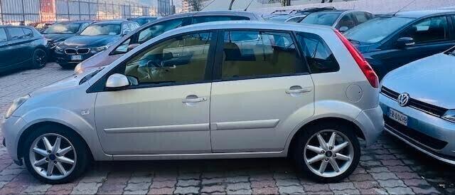 Ford Fiesta 1.4 TDCi aut. 5p. Ghia neopatentati
