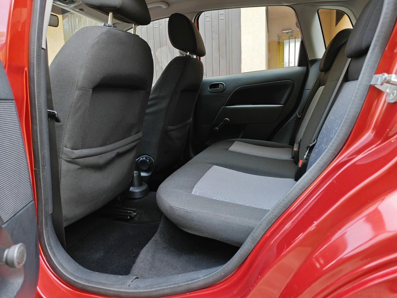 Ford Fiesta 1.2 BENZINA 75cv / 37.000km / Unipro