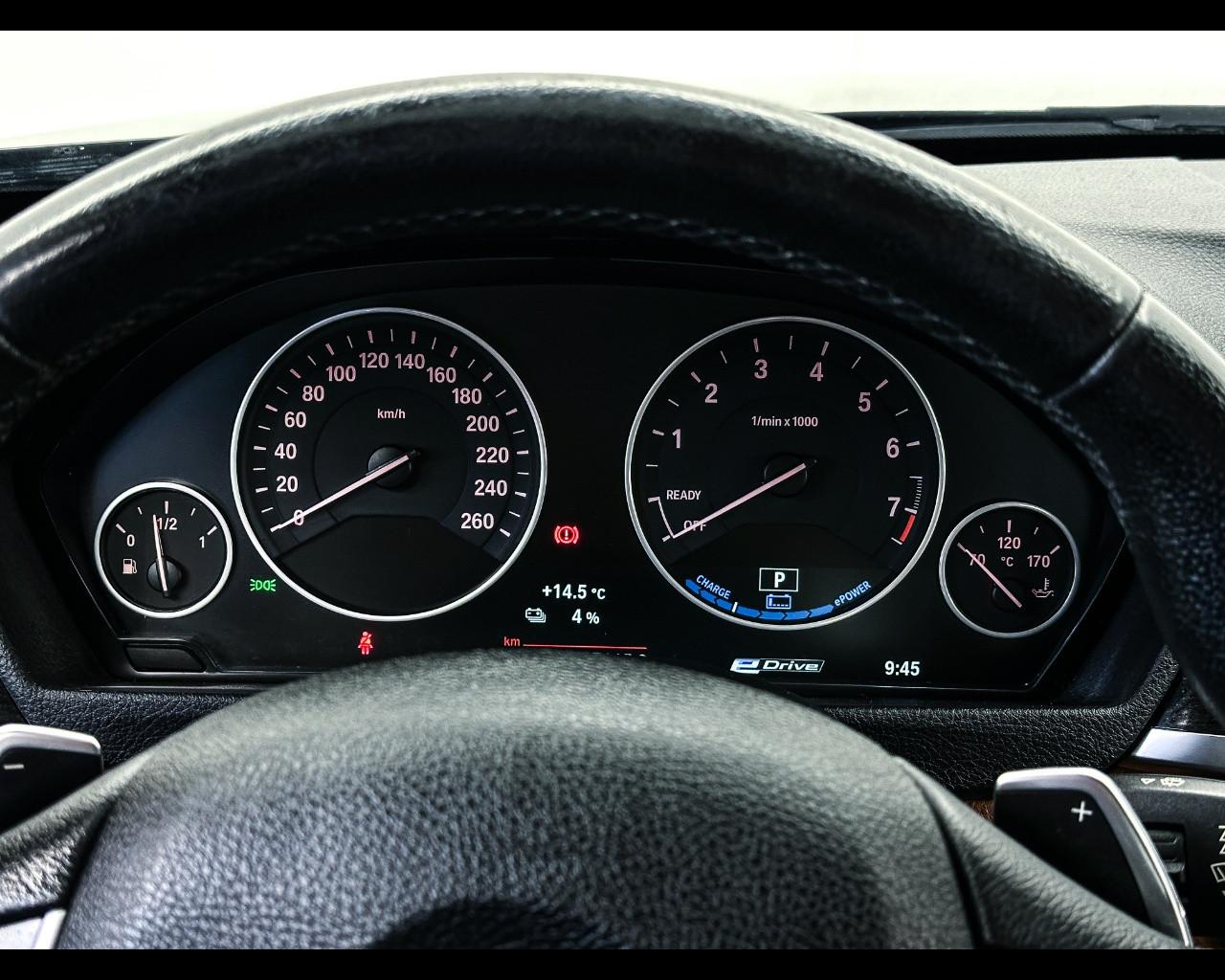 BMW Serie 3 (F30/31) - 330e iPerformance Msport