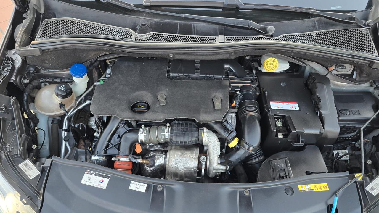 Peugeot 2008 1.6 e-HDi 92 CV Stop&Start Urban Cross