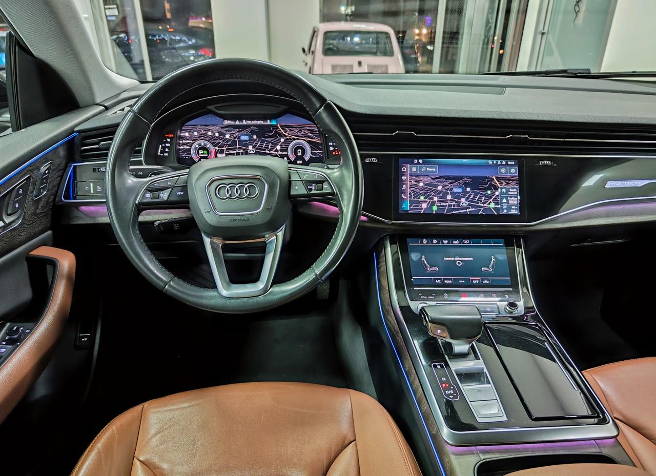 Audi Q8 50 TDI 286 CV quattro Sport Matrix Tetto