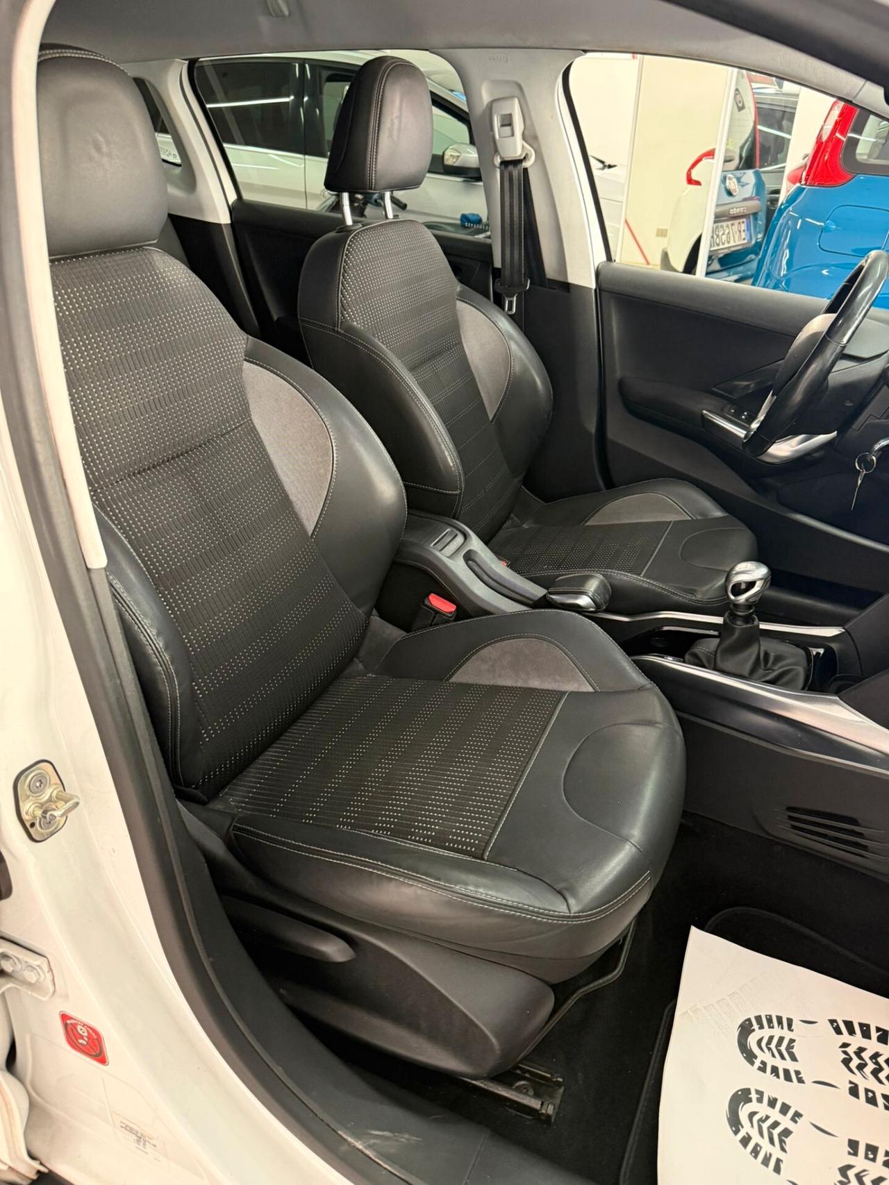 Peugeot 2008 1.6 e-HDi 115 CV Stop&Start Allure