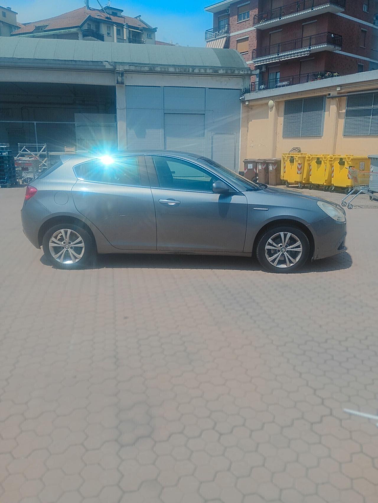 Alfa Romeo Giulietta - APERTI AD AGOSTO