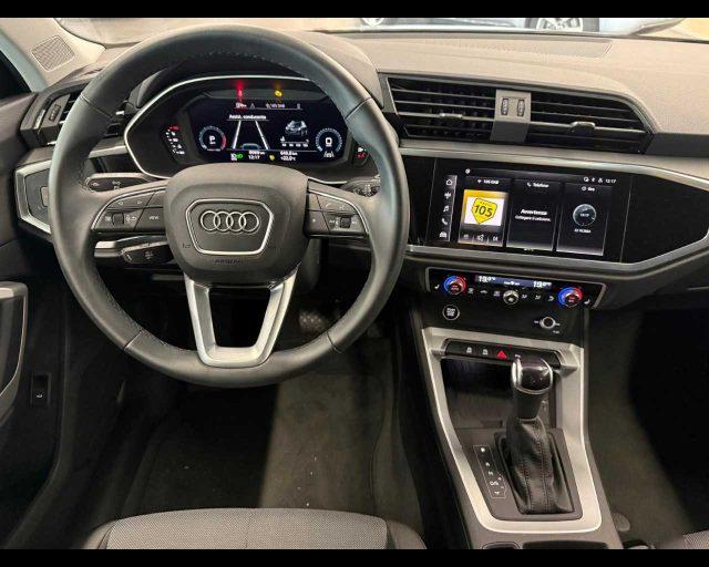 AUDI Q3 35 TFSI Business Advanced