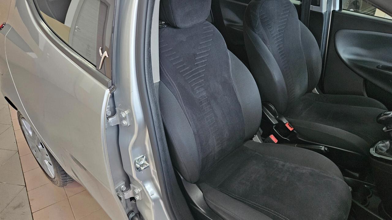 Lancia Ypsilon 1.2 69 CV 5 porte Elefantino