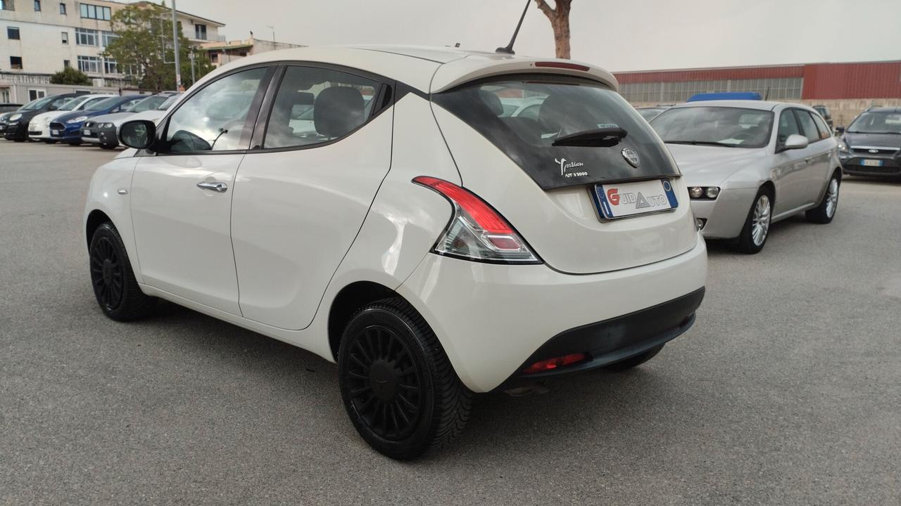 Lancia Ypsilon 1.2 69 CV 5 porte GPL Alberta Ferretti