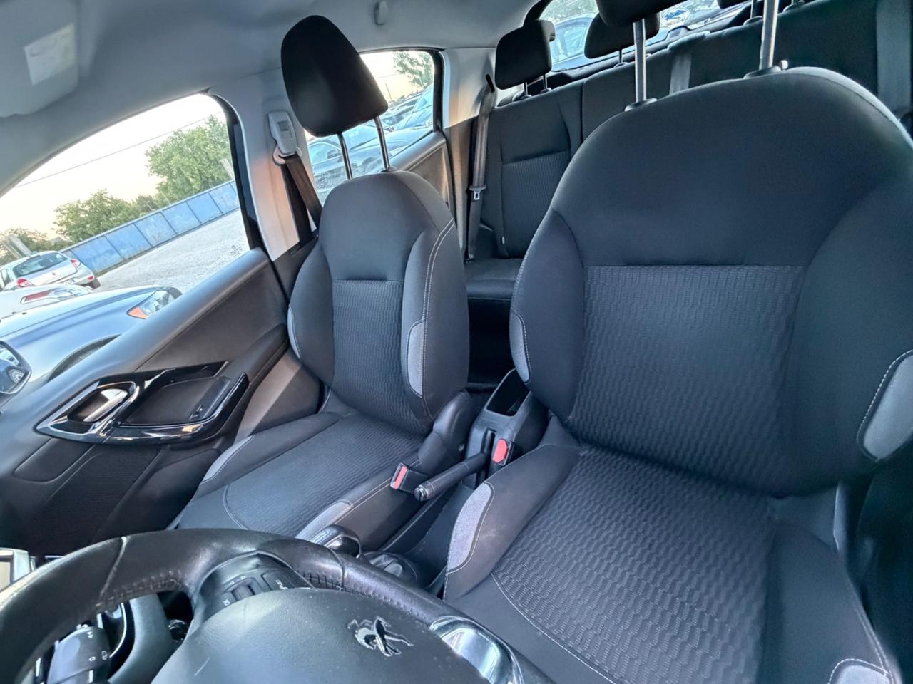 Peugeot 208 PureTech 82 5 porte Access