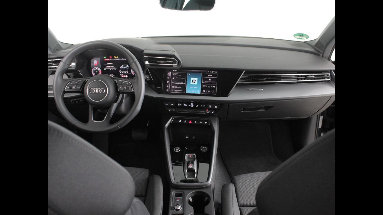 AUDI A3 IV 2024 allstreet - A3 allstreet 35 2.0 tdi Business s-tronic