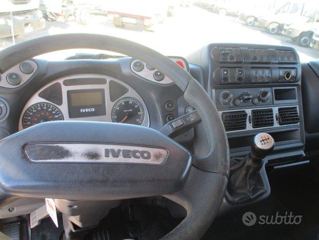 Iveco EUROCARGO 75/18 E5 FURGONE 6M+PEDANA CARICAT