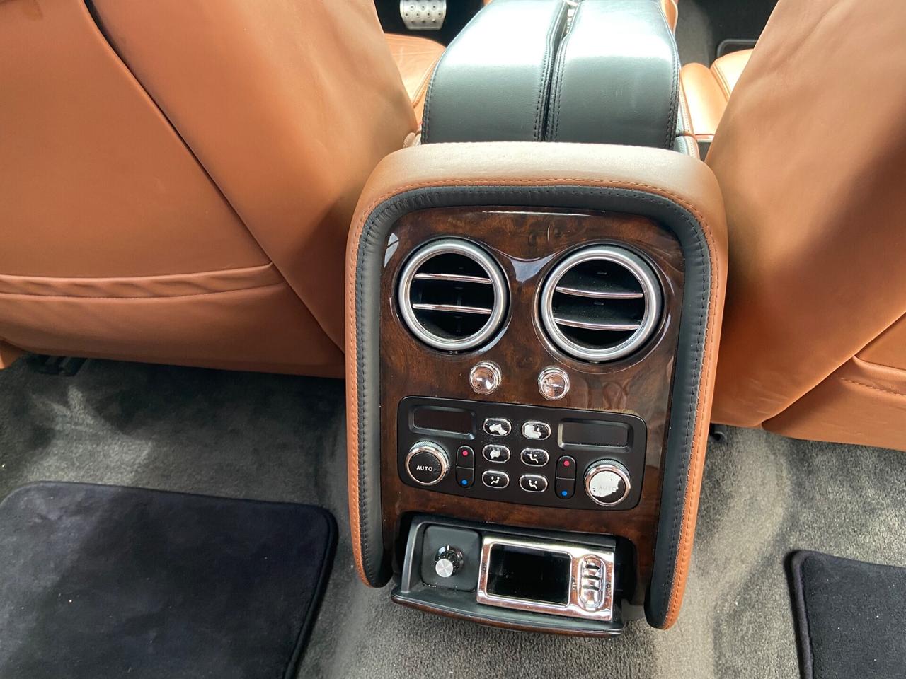 Bentley Flying Spur *W12* Chauffeur Paket