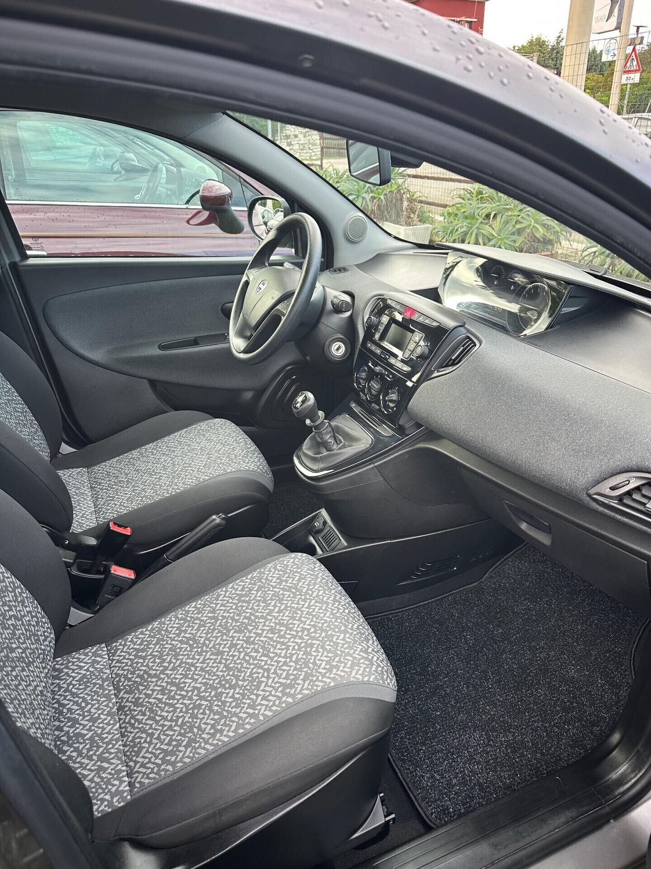 Lancia Ypsilon 1.0 FireFly 5 porte S&S Hybrid Ecochic Gold