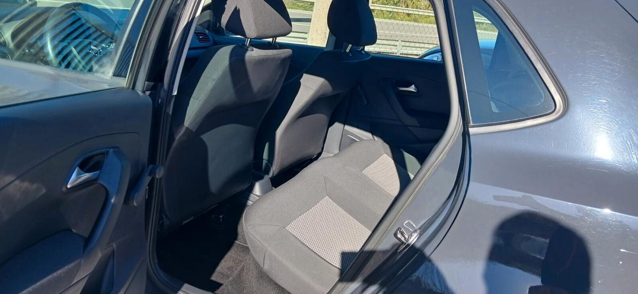 Volkswagen Polo 1.0 MPI 5P Trendline - 2014