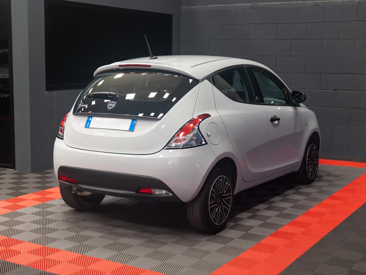 Lancia Ypsilon 1.2 69 cv Benzina e GPL originale