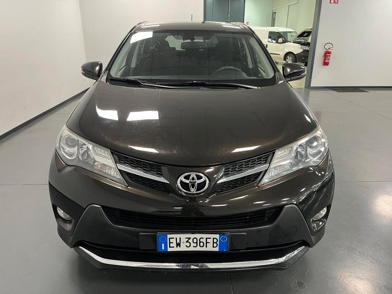 Toyota RAV 4 2.0 d-4d Lounge 4wd-EURO5B-MANUALE-