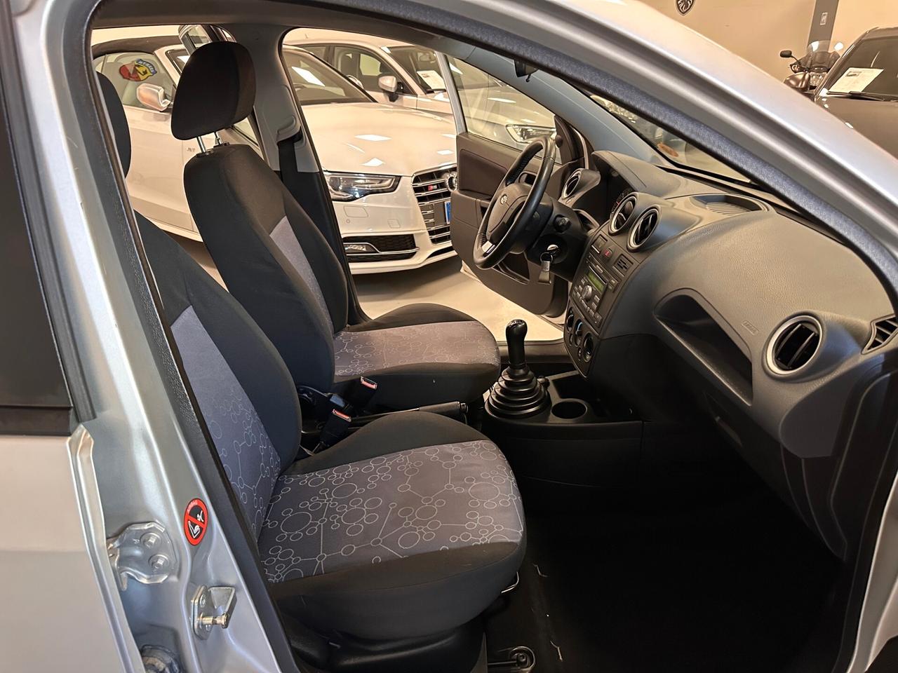 FORD FIESTA 1.2 BENZIA 5P. (58000 MILA KM)