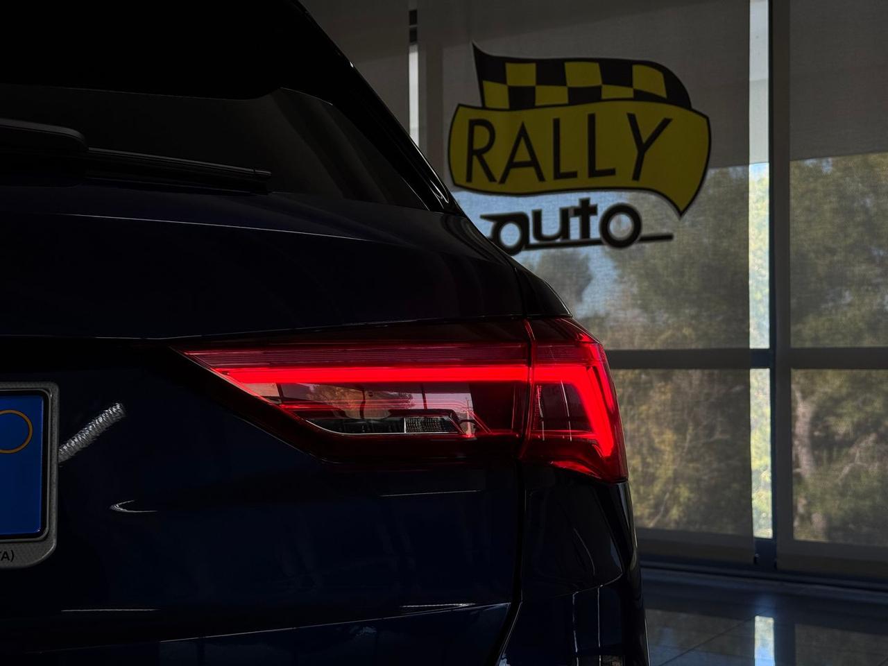 Audi Q3 Identity Black 2.0 35 TDI #8438