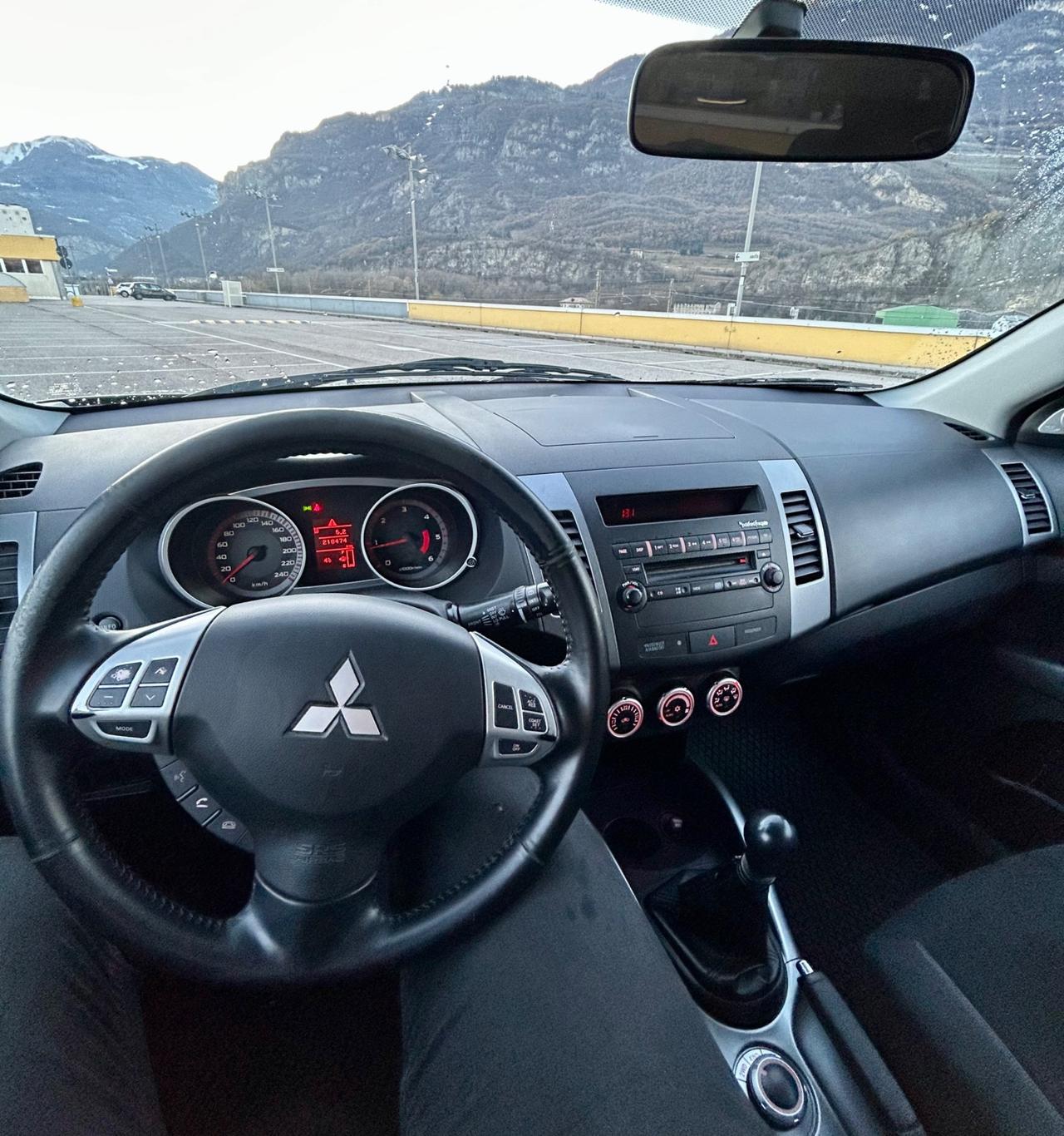 Mitsubishi Outlander 2.0 DI-D Instyle 7 POSTI