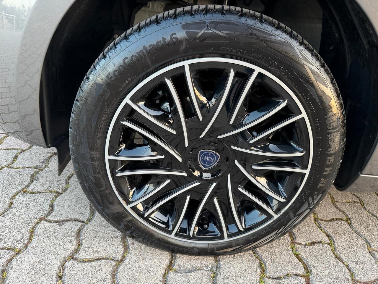 Lancia Ypsilon 1.0 FireFly 5 porte S&S Hybrid Silver