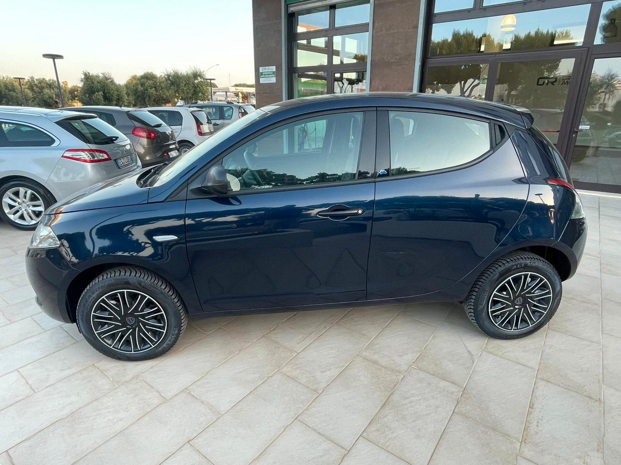Lancia Ypsilon 0.9 TwinAir 85 CV 5 porte Metano Ecochic Elefant.Blu