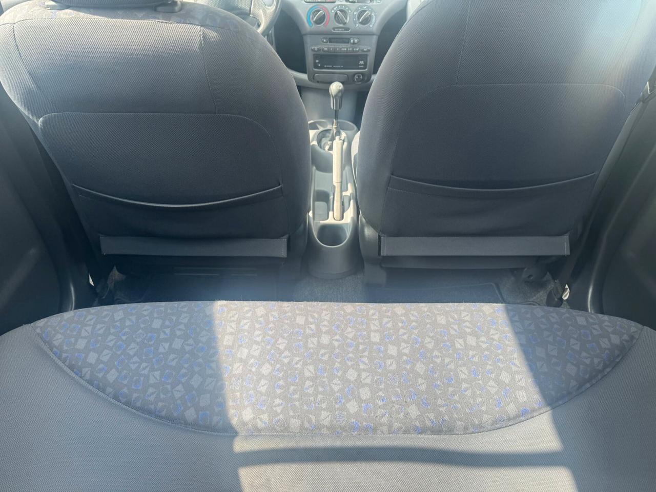 Toyota Yaris 1.3i 16V cat 5 porte Luna