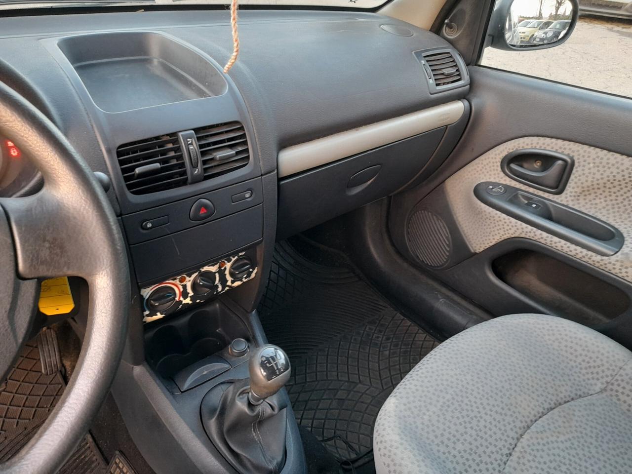 Renault Clio 1.2 16V 3 porte Confort UNICO PROPRIETARIO