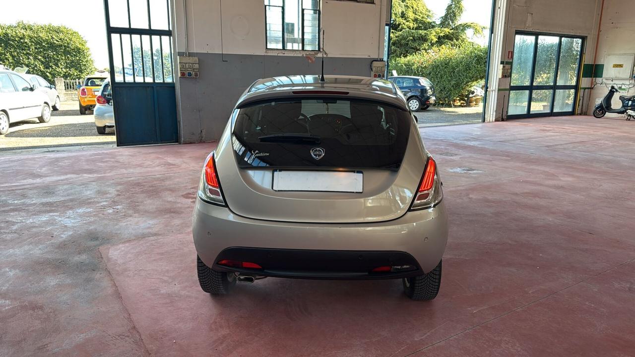 Lancia Ypsilon 1.2 69 CV 5 porte GPL Ecochic Silver