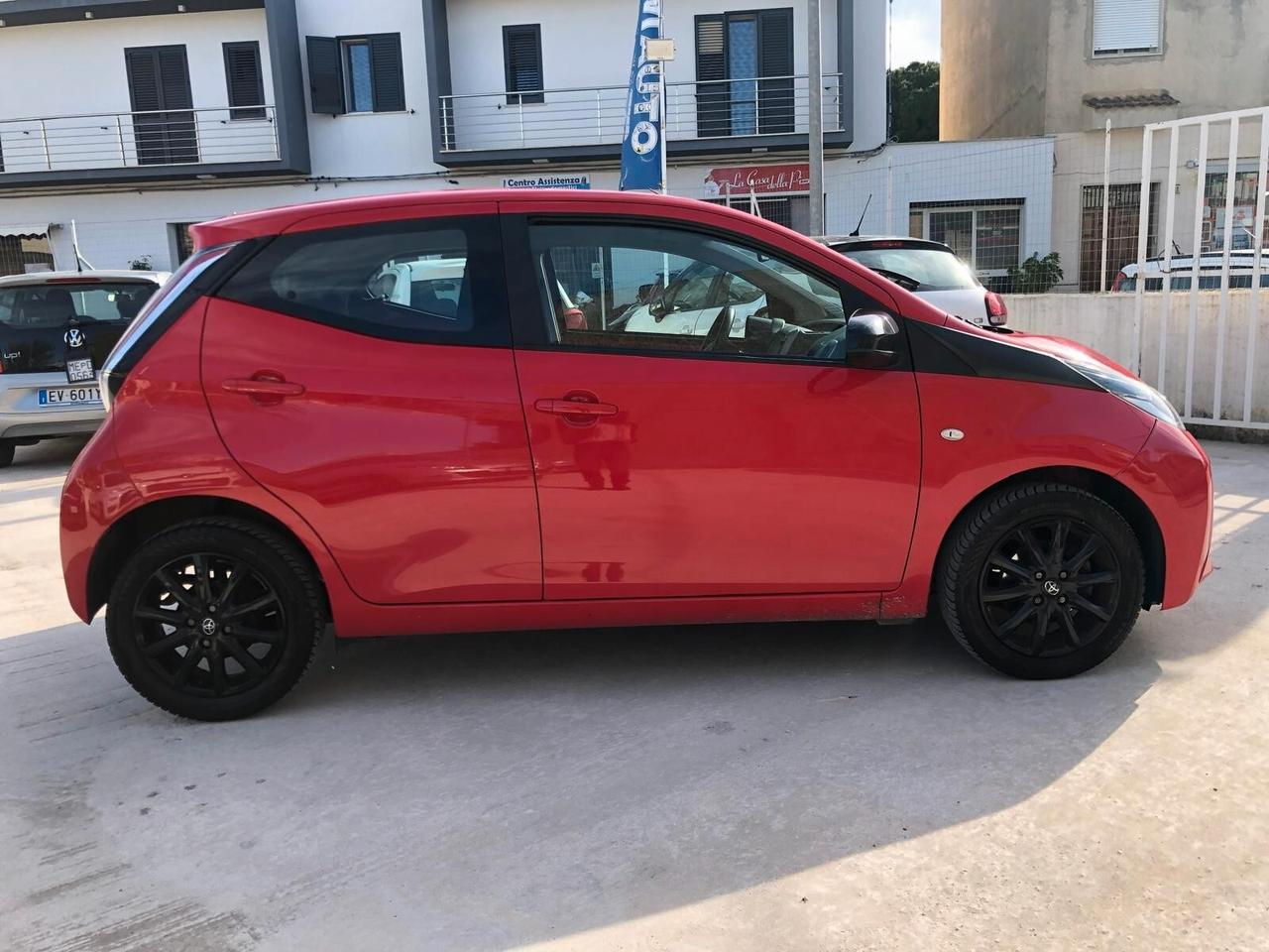 TOYOTA AYGO 1.0 X-PLAY - 2016
