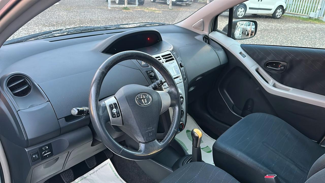 Toyota Yaris 1.0 benzina 5 porte