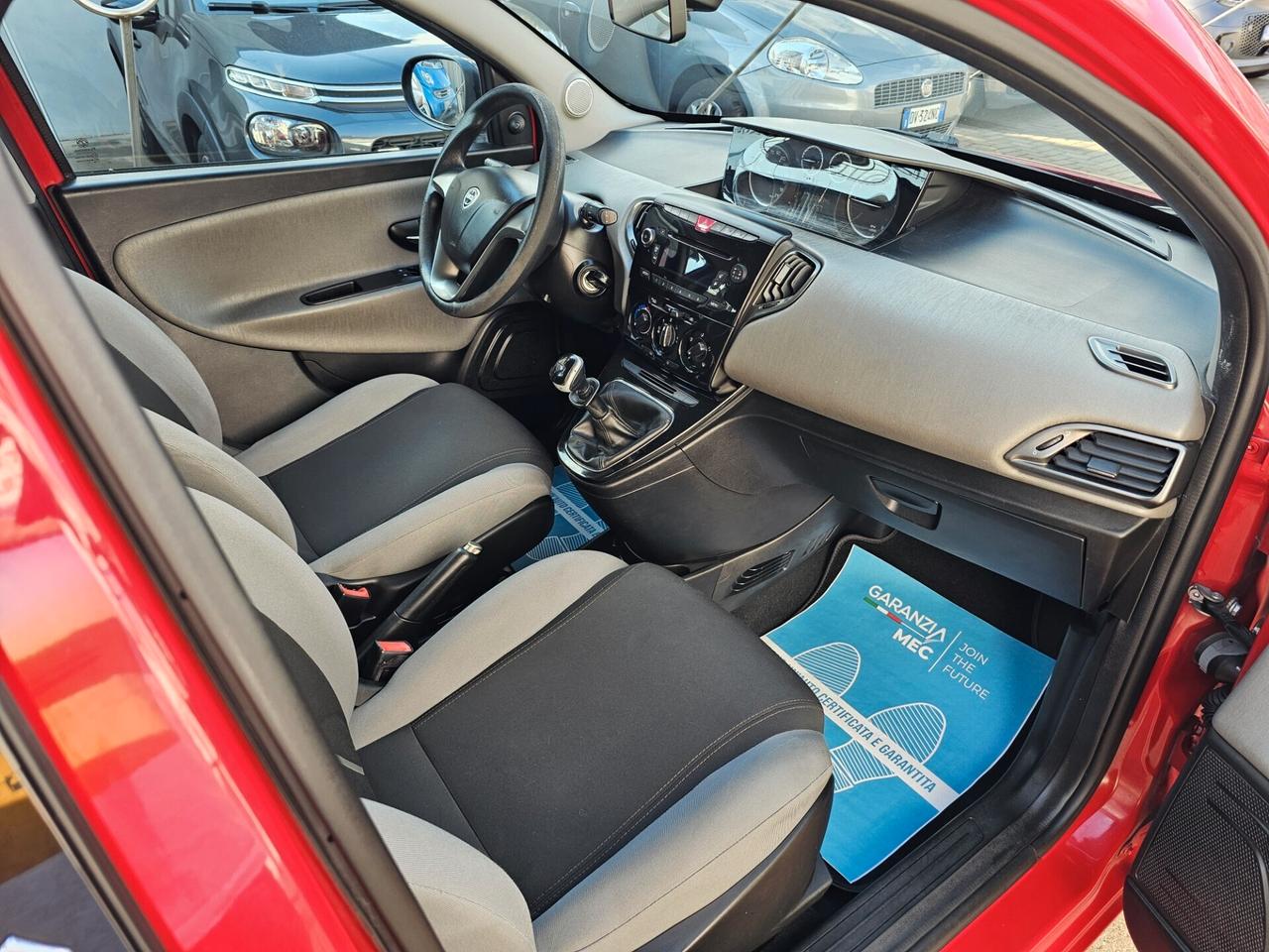 Lancia Ypsilon 1.2 69 CV 5 porte S&S Silver - NeoPatentati