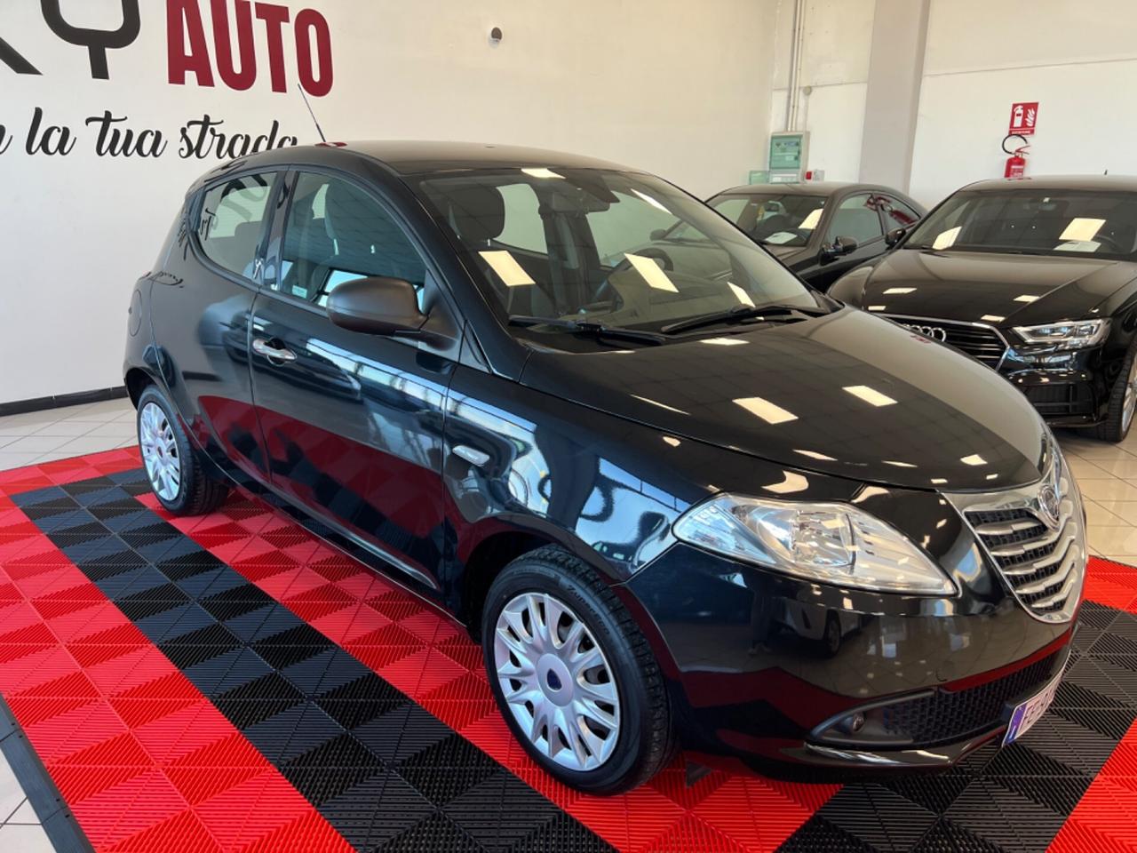 Lancia Ypsilon 1.2 69 CV 5 porte Silver