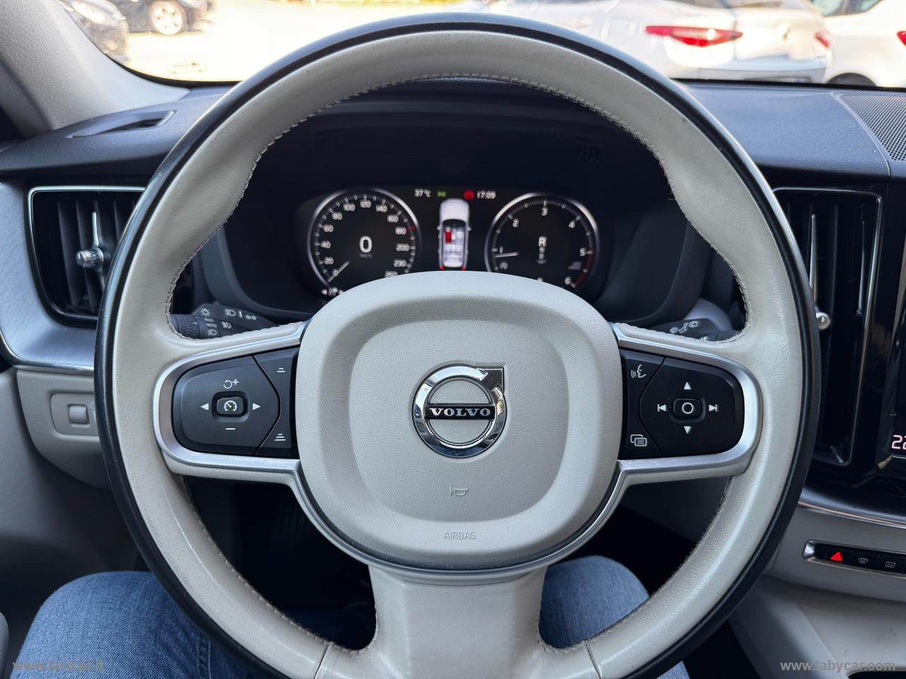VOLVO XC60 B4