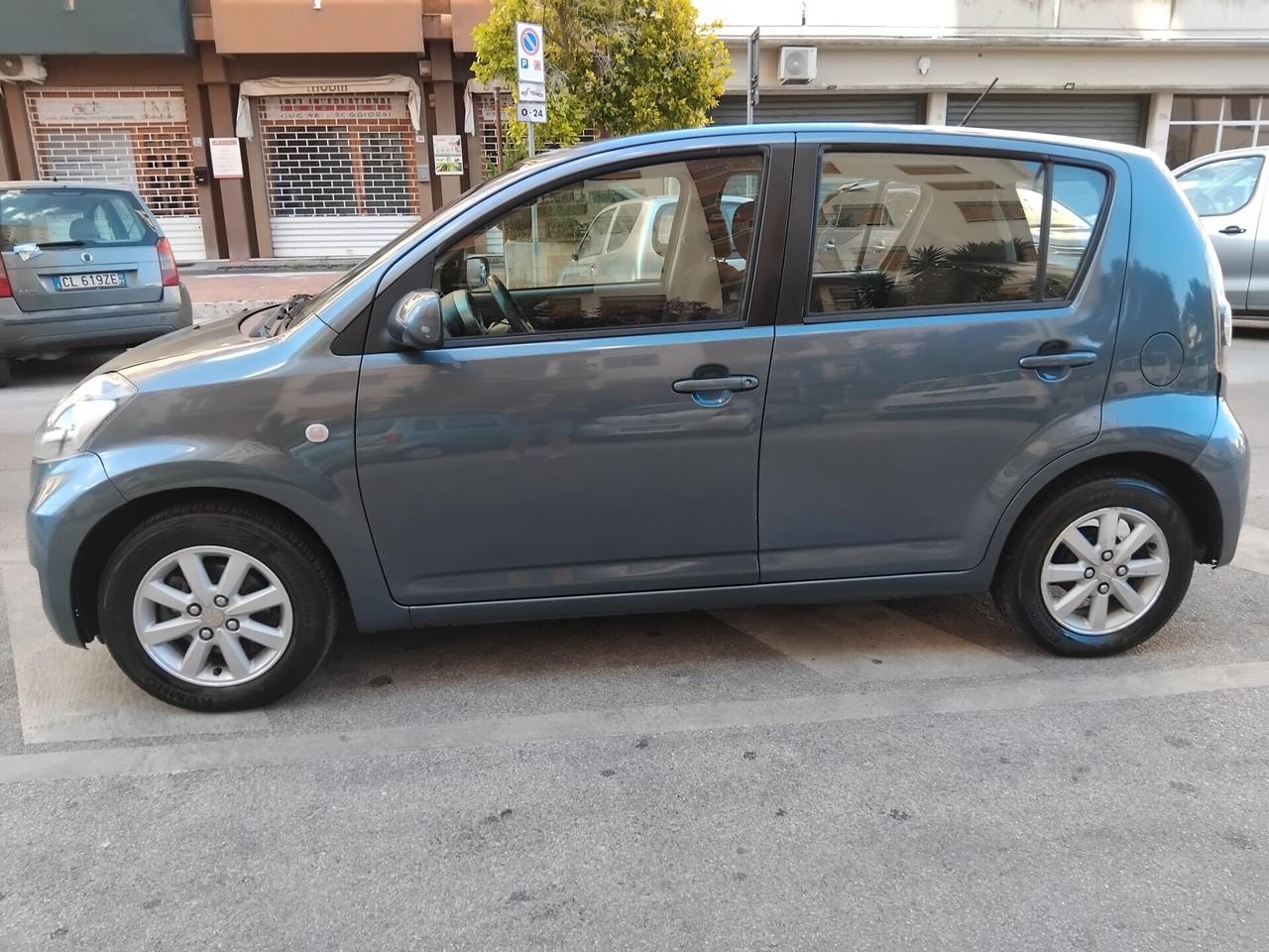 DAIHATSU SIRION 2010 CLIMA RADIO PERFETTA